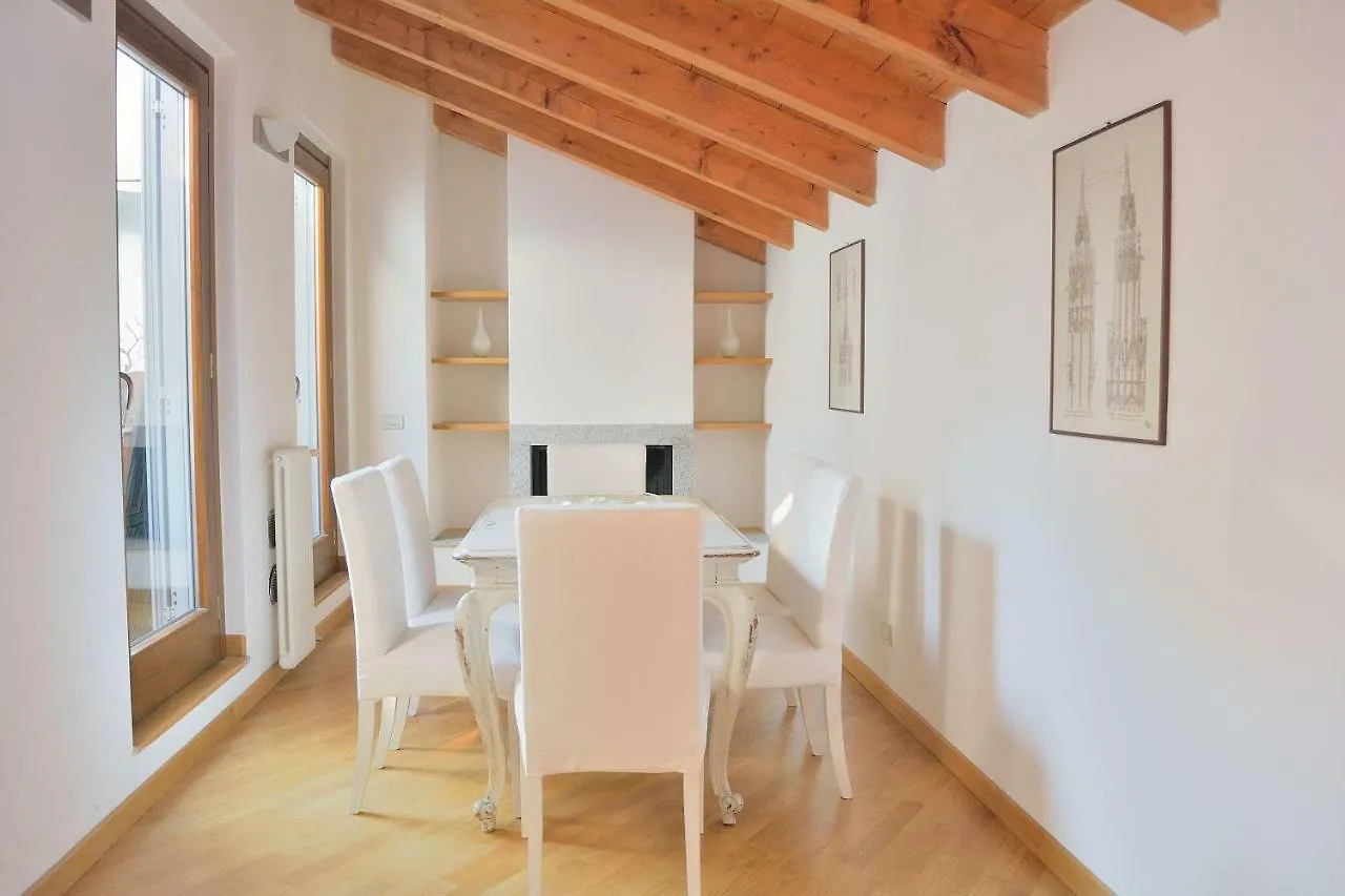 Appartement Via Giuseppe Mazzini à Milan
